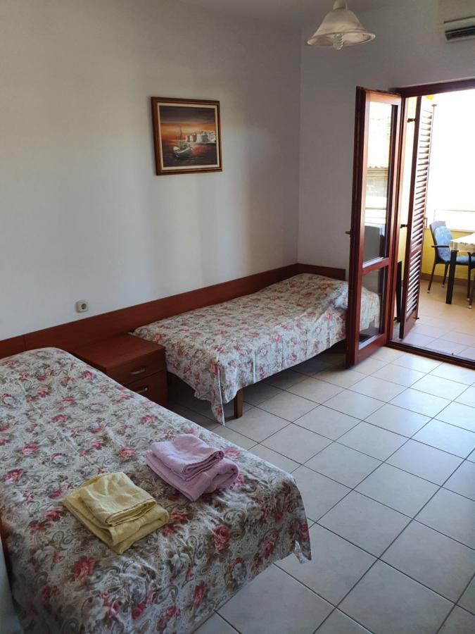 Apartments Viktor Rogoznica  Kültér fotó